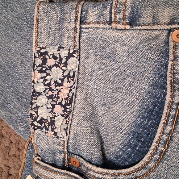 Sundance Light Blue Jeans with Floral Patchwork - Picture 7 of 10